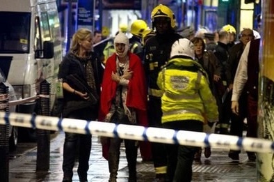 Trần nhà hát London bất ngờ đổ sập xuống đầu 720 khán giả 